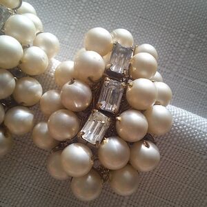 Pearl Cluster Clip On Vintage Statement Earrings Rhinestone White Sparkle 50s ✨